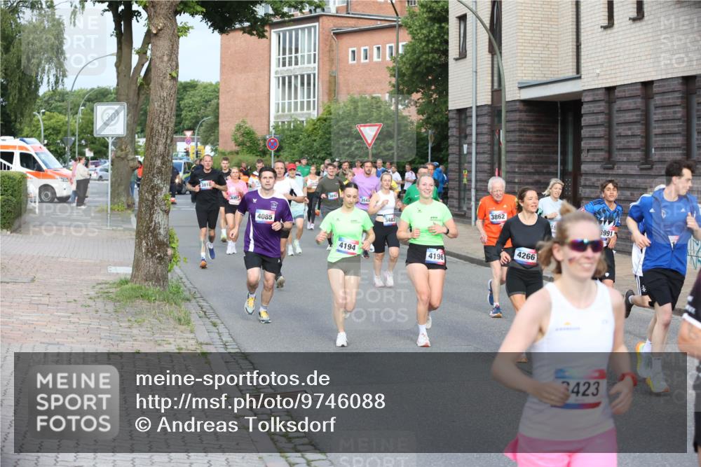 12.06.2026 - Holstenköstenlauf Andreas Tolksdorf http://msf.ph/oto/9746088 12.06.2026 19:11:31 Laufen 3810, 4362, 4085, 4194, 3543, 3483, 4196, 3862, 18, 3991, 4266, 3423 meine-sportfotos.de
