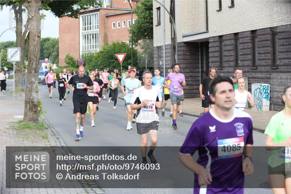 12.06.2026 - Holstenköstenlauf Andreas Tolksdorf http://msf.ph/oto/9746093 12.06.2026 19:11:34 Laufen 3810, 436, 3624, 3455, 4876, 3543, 221, 4085, 415 meine-sportfotos.de