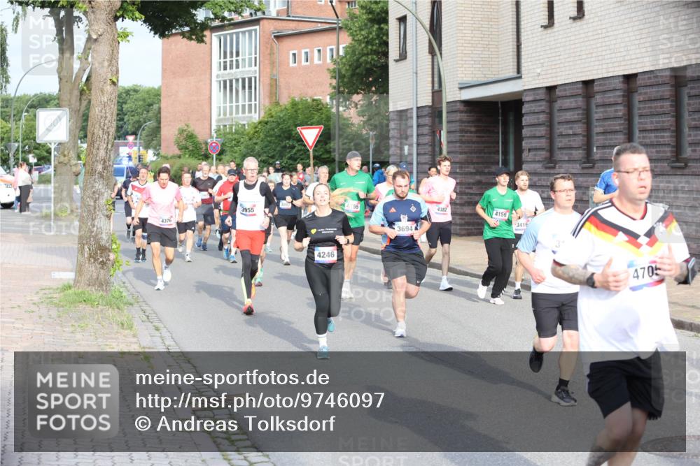 12.06.2026 - Holstenköstenlauf Andreas Tolksdorf http://msf.ph/oto/9746097 12.06.2026 19:11:40 Laufen 3955, 4376, 4246, 4, 55, 36941, 4382, 4156, 3416, 4705 meine-sportfotos.de