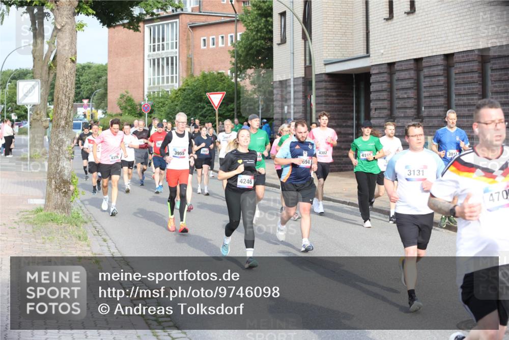 12.06.2026 - Holstenköstenlauf Andreas Tolksdorf http://msf.ph/oto/9746098 12.06.2026 19:11:40 Laufen 4376, 3955, 3907, 694, 4246, 4382, 415, 3131, 3911, 470 meine-sportfotos.de
