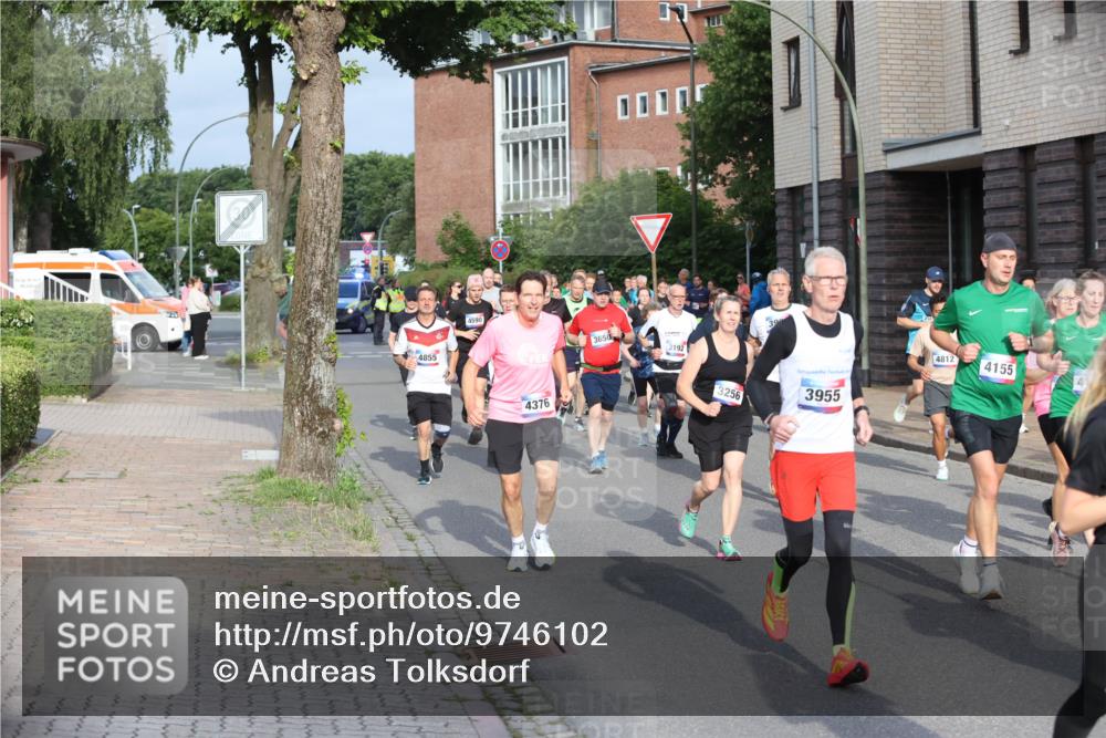 12.06.2026 - Holstenköstenlauf Andreas Tolksdorf http://msf.ph/oto/9746102 12.06.2026 19:11:42 Laufen 4855, 4590, 4376, 3650, 3192, 39, 3256, 3955, 4812, 4155, 4 meine-sportfotos.de