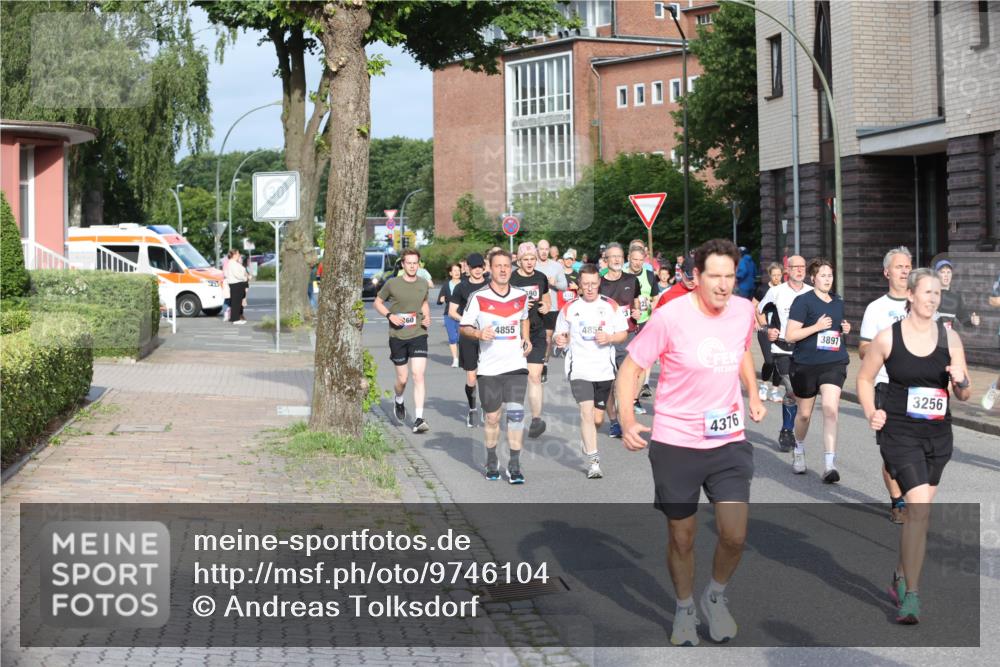 12.06.2026 - Holstenköstenlauf Andreas Tolksdorf http://msf.ph/oto/9746104 12.06.2026 19:11:44 Laufen 60, 4855, 4856, 2030, 3897, 4376, 3256 meine-sportfotos.de