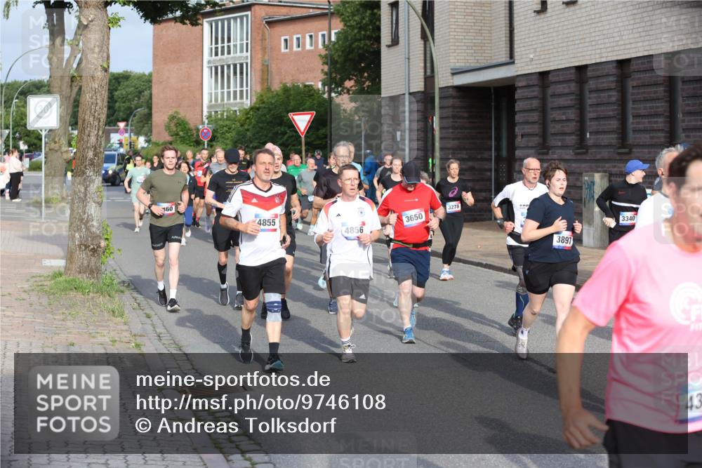 12.06.2026 - Holstenköstenlauf Andreas Tolksdorf http://msf.ph/oto/9746108 12.06.2026 19:11:45 Laufen 160, 3278, 4855, 3650, 4856, 3897, 3340, 43 meine-sportfotos.de