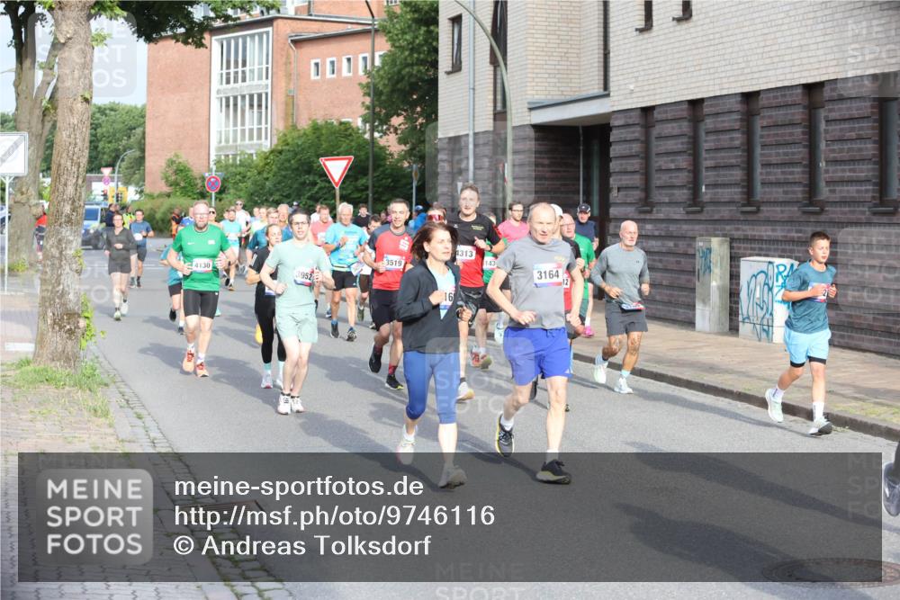 12.06.2026 - Holstenköstenlauf Andreas Tolksdorf http://msf.ph/oto/9746116 12.06.2026 19:11:50 Laufen 4130, 3952, 3519, 4313, 16, 143, 3164 meine-sportfotos.de