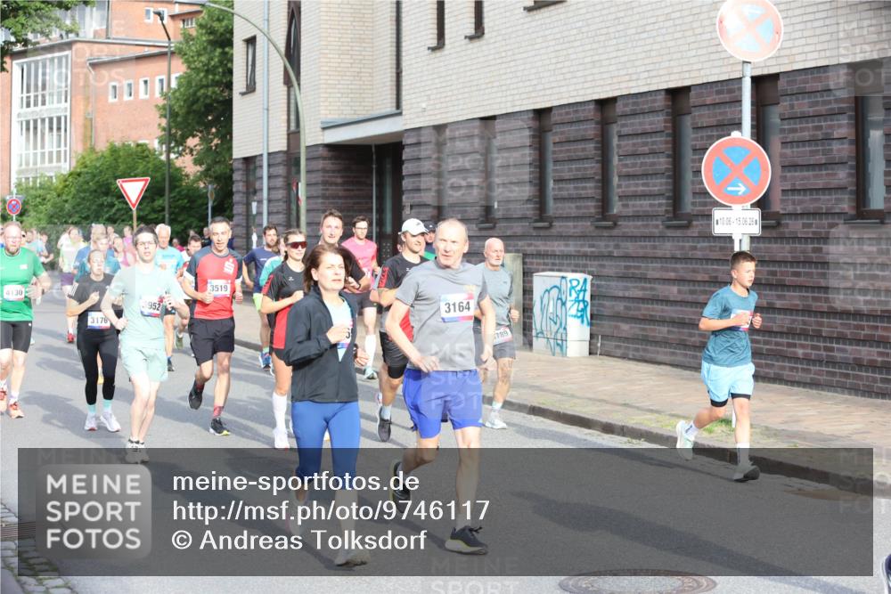 12.06.2026 - Holstenköstenlauf Andreas Tolksdorf http://msf.ph/oto/9746117 12.06.2026 19:11:51 Laufen 4130, 3176, 3952, 3519, 3164, 789, 10, 06, 15, 06, 26 meine-sportfotos.de