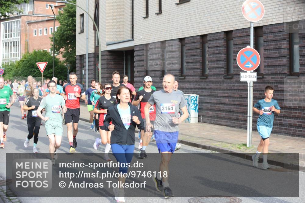 12.06.2026 - Holstenköstenlauf Andreas Tolksdorf http://msf.ph/oto/9746118 12.06.2026 19:11:51 Laufen 4130, 31, 3952, 3519, 8165, 312, 3164, 10, 06, 15, 06, 26, 4802 meine-sportfotos.de