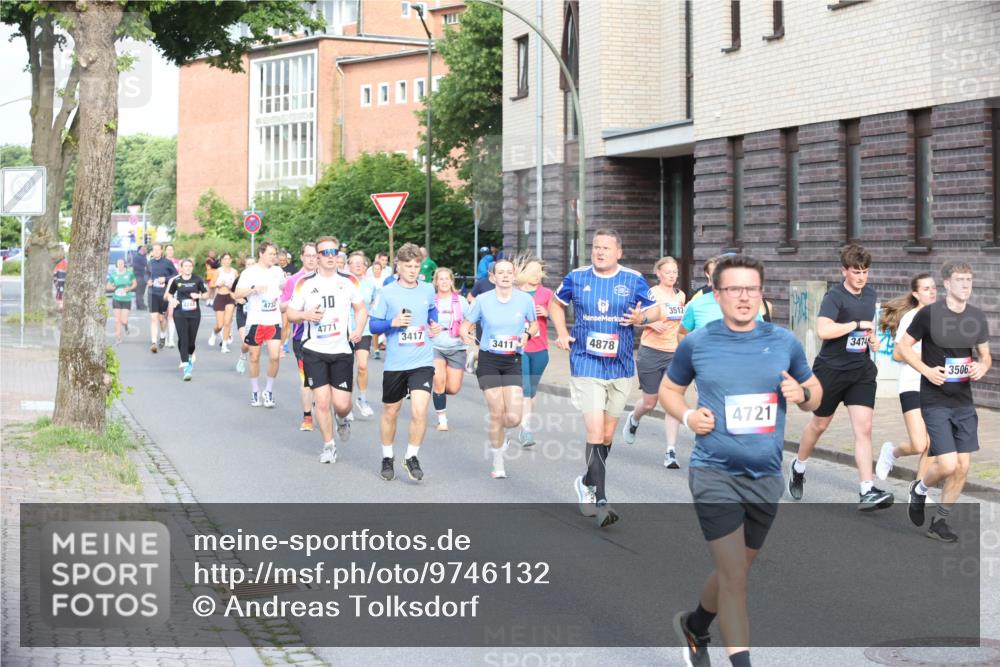 12.06.2026 - Holstenköstenlauf Andreas Tolksdorf http://msf.ph/oto/9746132 12.06.2026 19:12:01 Laufen 4732, 4771, 3417, 3411, 4878, 3512, 50, 4721, 3474, 3506 meine-sportfotos.de