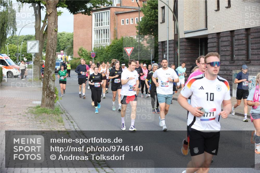 12.06.2026 - Holstenköstenlauf Andreas Tolksdorf http://msf.ph/oto/9746140 12.06.2026 19:12:04 Laufen 4120, 121, 4244, 4245, 475, 4731, 10, 4771, 3170 meine-sportfotos.de