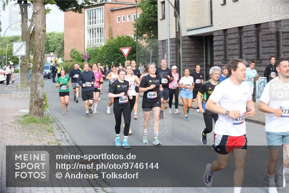 12.06.2026 - Holstenköstenlauf Andreas Tolksdorf http://msf.ph/oto/9746144 12.06.2026 19:12:06 Laufen 4120, 19, 3127, 254, 9, 4244, 4245, 3791, 3344, 4352, 4601, 3593, 3759, 4732, 173 meine-sportfotos.de
