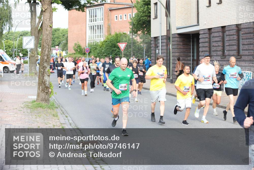 12.06.2026 - Holstenköstenlauf Andreas Tolksdorf http://msf.ph/oto/9746147 12.06.2026 19:12:13 Laufen 4126, 3950, 169, 4168, 3434, 4243, 3804 meine-sportfotos.de