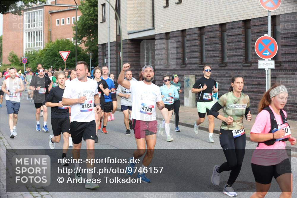 12.06.2026 - Holstenköstenlauf Andreas Tolksdorf http://msf.ph/oto/9746157 12.06.2026 19:12:20 Laufen 4411, 4636, 6, 4184, 4180, 3856, 3857, 10, 06, 15, 06, 26, 490, 0 meine-sportfotos.de