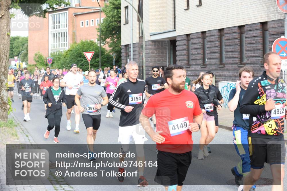 12.06.2026 - Holstenköstenlauf Andreas Tolksdorf http://msf.ph/oto/9746164 12.06.2026 19:12:26 Laufen 4693, 277, 4182, 397, 4578, 3154, 4577, 4149, 4270, 4922, 15, 06 meine-sportfotos.de