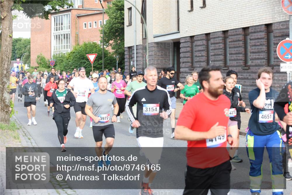 12.06.2026 - Holstenköstenlauf Andreas Tolksdorf http://msf.ph/oto/9746165 12.06.2026 19:12:26 Laufen 4261, 277, 4182, 3972, 4578, 3154, 4577, 4149, 4270, 4651 meine-sportfotos.de