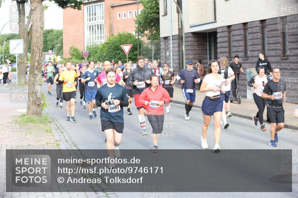 12.06.2026 - Holstenköstenlauf Andreas Tolksdorf http://msf.ph/oto/9746171 12.06.2026 19:12:30 Laufen 10, 3065, 3621, 4693, 4267, 411, 4266, 743, 3279, 978, 3166 meine-sportfotos.de