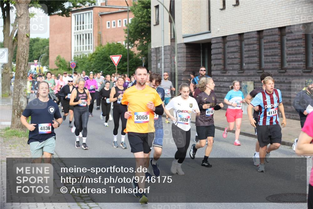 12.06.2026 - Holstenköstenlauf Andreas Tolksdorf http://msf.ph/oto/9746175 12.06.2026 19:12:33 Laufen 4836, 3921, 766, 3065, 3620, 4110, 4018, 4112, 29 meine-sportfotos.de