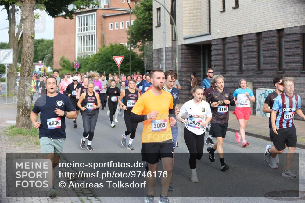 12.06.2026 - Holstenköstenlauf Andreas Tolksdorf http://msf.ph/oto/9746176 12.06.2026 19:12:34 Laufen 4836, 3080, 3469, 4549, 476, 3065, 4110, 24, 3620, 4018, 4112 meine-sportfotos.de