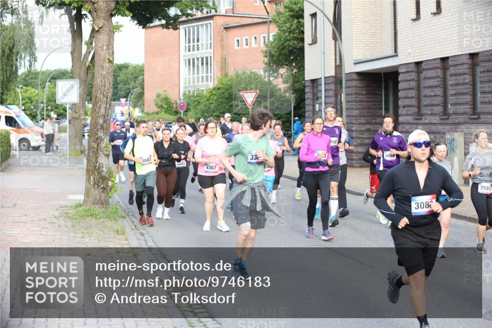12.06.2026 - Holstenköstenlauf Andreas Tolksdorf http://msf.ph/oto/9746183 12.06.2026 19:12:39 Laufen 563, 3583, 4825, 4367, 33, 8, 087, 4088, 308, 3590 meine-sportfotos.de