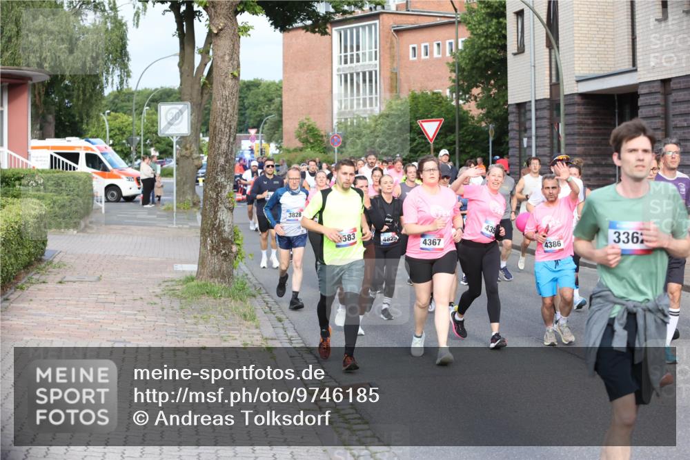 12.06.2026 - Holstenköstenlauf Andreas Tolksdorf http://msf.ph/oto/9746185 12.06.2026 19:12:40 Laufen 3828, 435, 3583, 4825, 4367, 4386, 336 meine-sportfotos.de