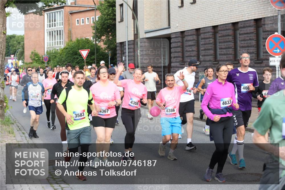 12.06.2026 - Holstenköstenlauf Andreas Tolksdorf http://msf.ph/oto/9746187 12.06.2026 19:12:41 Laufen 3879, 444, 3828, 436, 2030, 2030, 2030, 4355, 4386, 3583, 367, 648, 4633, 408, 64, 10, 06, 15, 06 meine-sportfotos.de