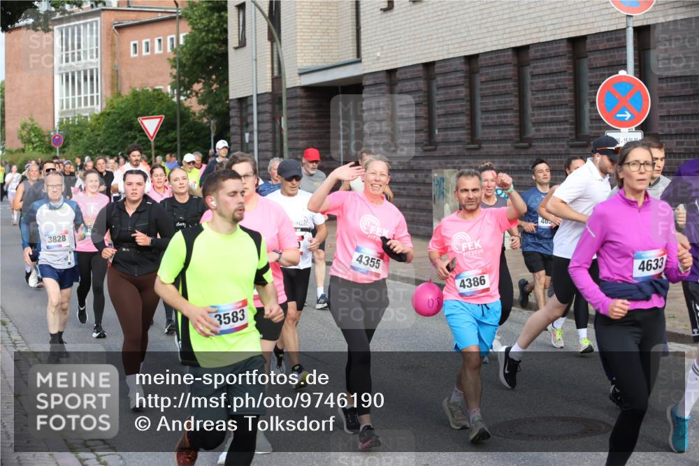 12.06.2026 - Holstenköstenlauf Andreas Tolksdorf http://msf.ph/oto/9746190 12.06.2026 19:12:42 Laufen 3828, 3583, 2, 2030, 4355, 4386, 405, 26, 15, 06, 0, 4633 meine-sportfotos.de