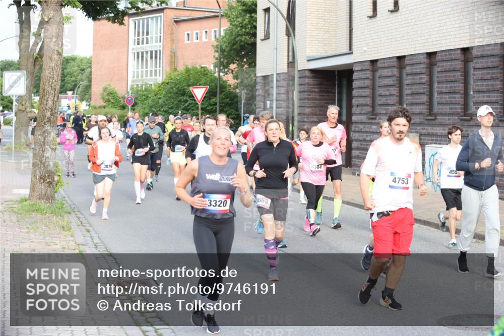 12.06.2026 - Holstenköstenlauf Andreas Tolksdorf http://msf.ph/oto/9746191 12.06.2026 19:12:46 Laufen 3879, 480, 4807, 3653, 3320, 4384, 7, 4753, 455 meine-sportfotos.de