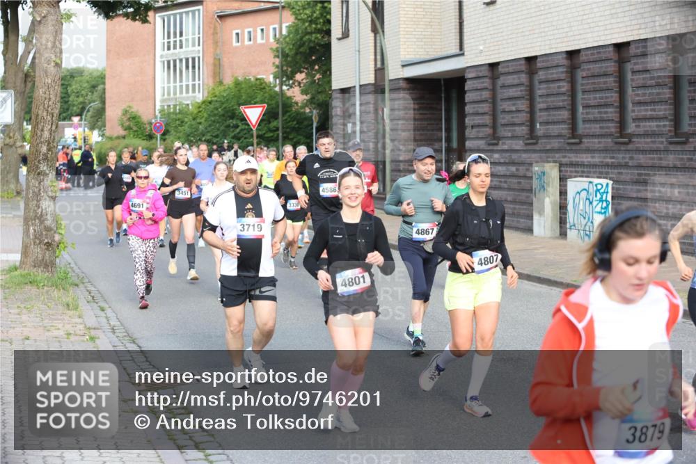 12.06.2026 - Holstenköstenlauf Andreas Tolksdorf http://msf.ph/oto/9746201 12.06.2026 19:12:50 Laufen 4691, 3451, 3719, 3330, 4586, 4801, 4867, 4807, 3879 meine-sportfotos.de