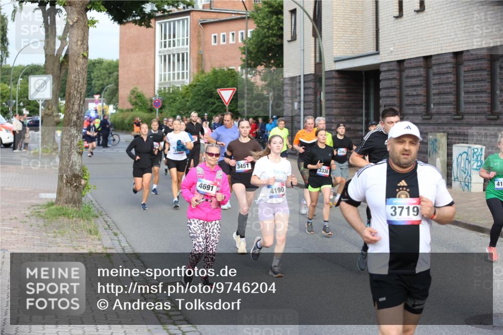 12.06.2026 - Holstenköstenlauf Andreas Tolksdorf http://msf.ph/oto/9746204 12.06.2026 19:12:52 Laufen 1000, 4691, 3451, 4190, 3330, 3063, 3719, 41 meine-sportfotos.de