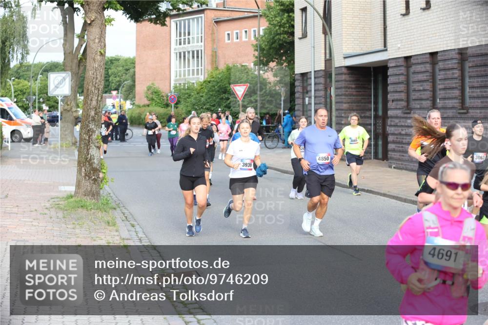 12.06.2026 - Holstenköstenlauf Andreas Tolksdorf http://msf.ph/oto/9746209 12.06.2026 19:12:54 Laufen 3939, 320, 4850, 3085, 4691, 3063 meine-sportfotos.de