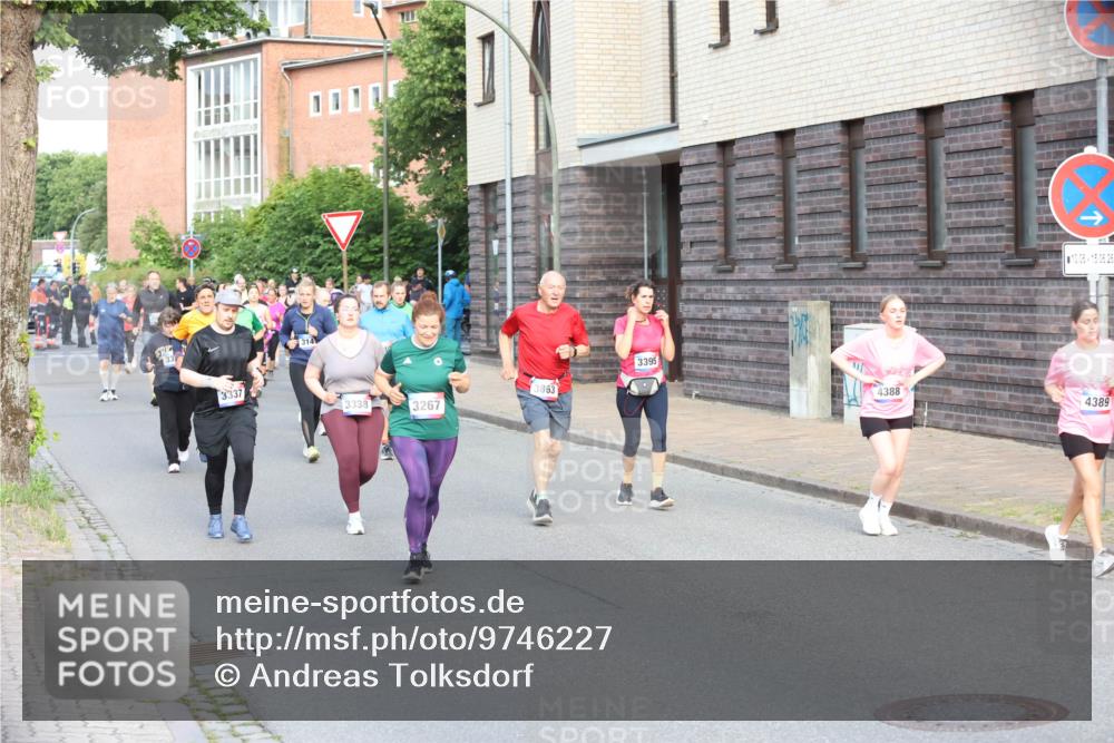 12.06.2026 - Holstenköstenlauf Andreas Tolksdorf http://msf.ph/oto/9746227 12.06.2026 19:13:05 Laufen 3337, 3863, 3338, 3267, 3395, 4388, 10, 06, 15, 06, 26, 4389 meine-sportfotos.de
