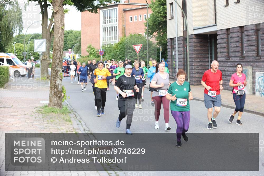 12.06.2026 - Holstenköstenlauf Andreas Tolksdorf http://msf.ph/oto/9746229 12.06.2026 19:13:06 Laufen 472, 3141, 3337, 3338, 3267, 3863, 3395 meine-sportfotos.de