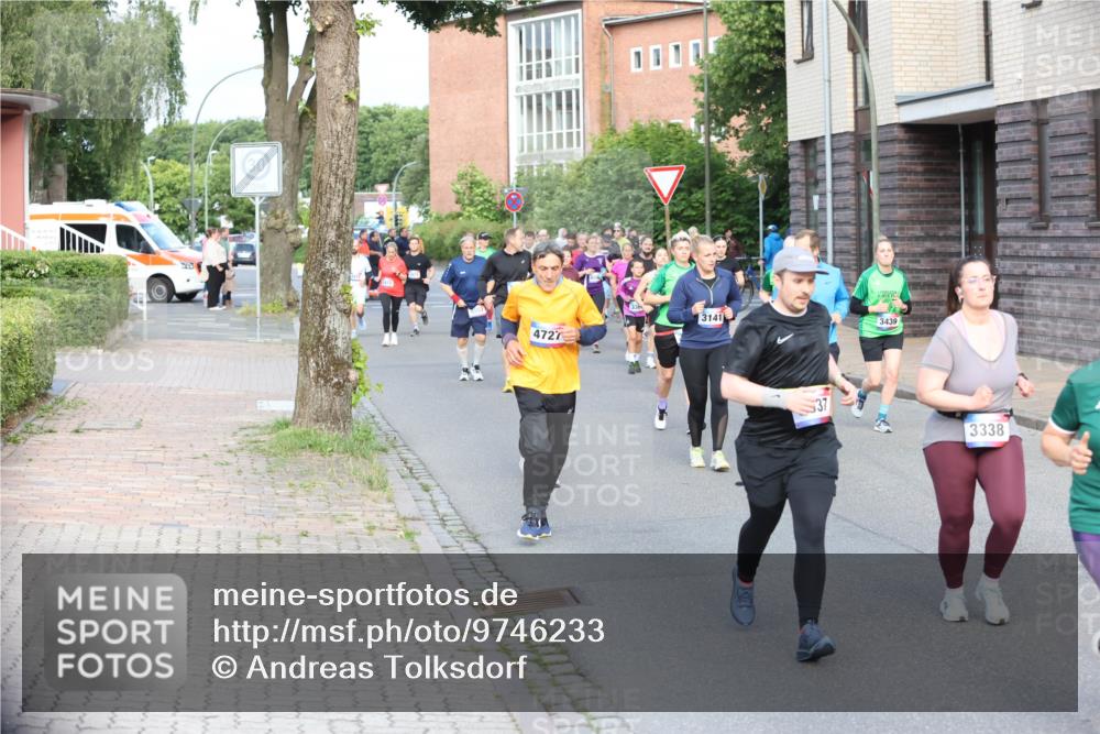 12.06.2026 - Holstenköstenlauf Andreas Tolksdorf http://msf.ph/oto/9746233 12.06.2026 19:13:08 Laufen 4727, 3141, 3439, 3338 meine-sportfotos.de