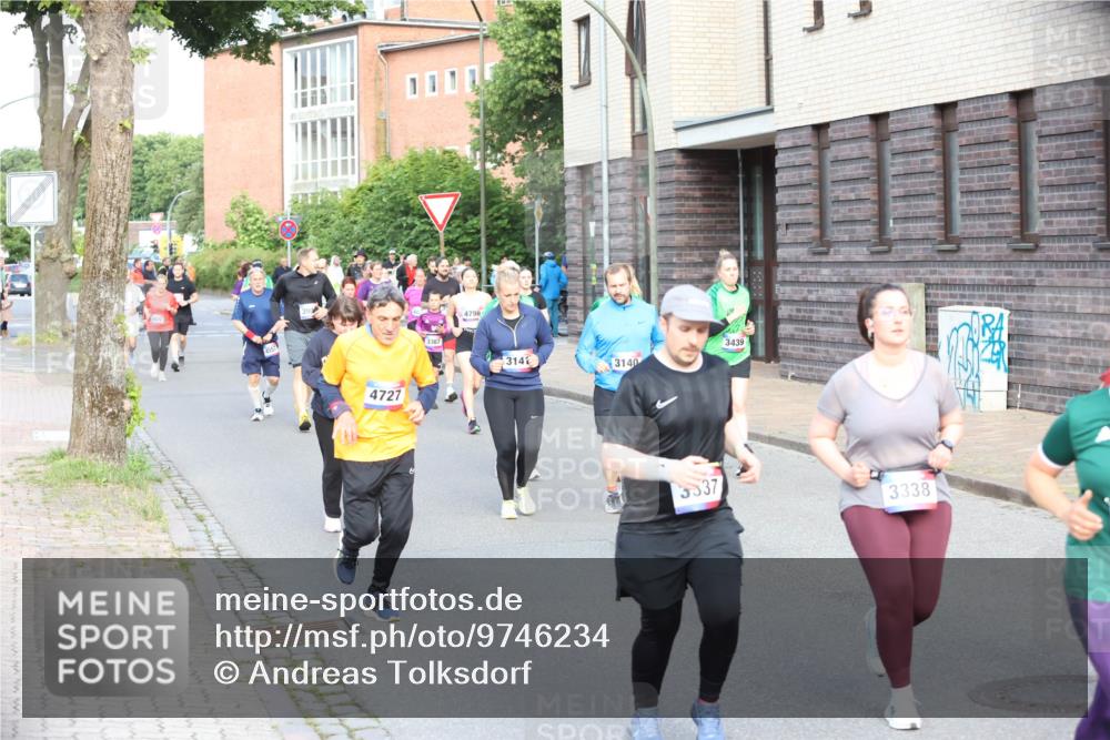 12.06.2026 - Holstenköstenlauf Andreas Tolksdorf http://msf.ph/oto/9746234 12.06.2026 19:13:08 Laufen 4727, 3367, 4796, 3141, 3140, 3439, 3537, 3338 meine-sportfotos.de