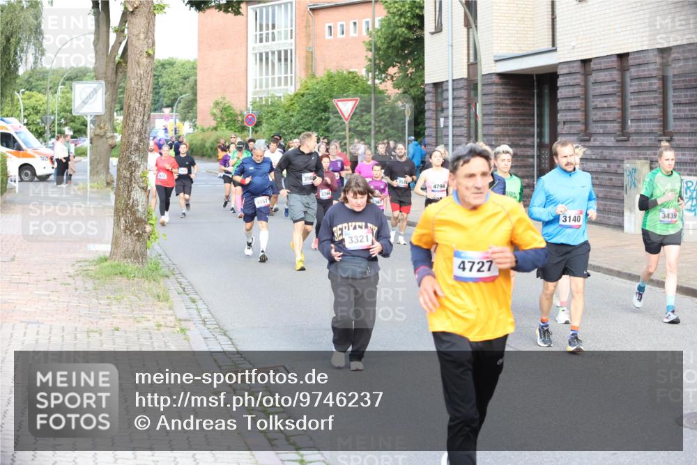 12.06.2026 - Holstenköstenlauf Andreas Tolksdorf http://msf.ph/oto/9746237 12.06.2026 19:13:10 Laufen 3472, 4557, 390, 3366, 367, 3574, 4796, 3321, 4727, 3439, 3140 meine-sportfotos.de