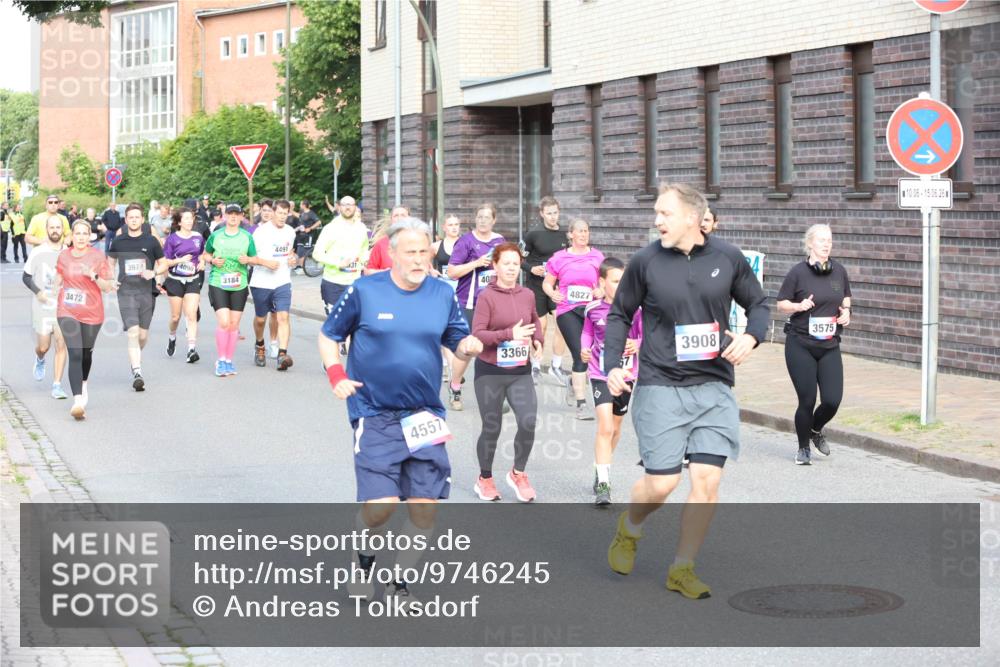 12.06.2026 - Holstenköstenlauf Andreas Tolksdorf http://msf.ph/oto/9746245 12.06.2026 19:13:14 Laufen 3472, 3974, 4090, 3184, 4491, 31, 40, 4827, 4557, 3366, 3908, 3575, 10, 06, 15, 06, 26 meine-sportfotos.de
