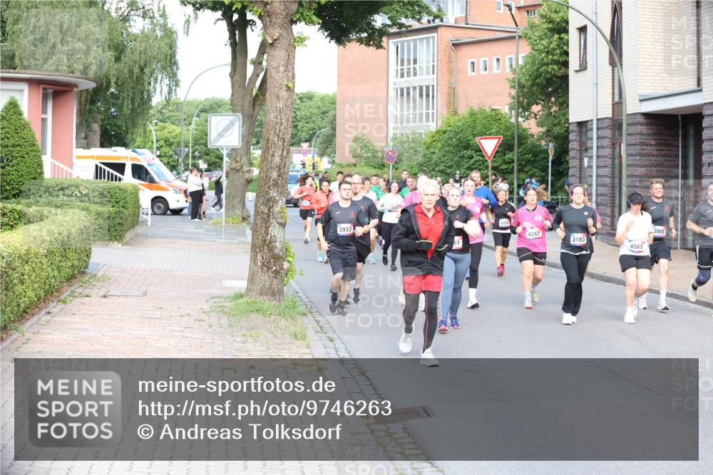 12.06.2026 - Holstenköstenlauf Andreas Tolksdorf http://msf.ph/oto/9746263 12.06.2026 19:13:26 Laufen 3933, 4257, 3183, 51, 4561, 3905 meine-sportfotos.de
