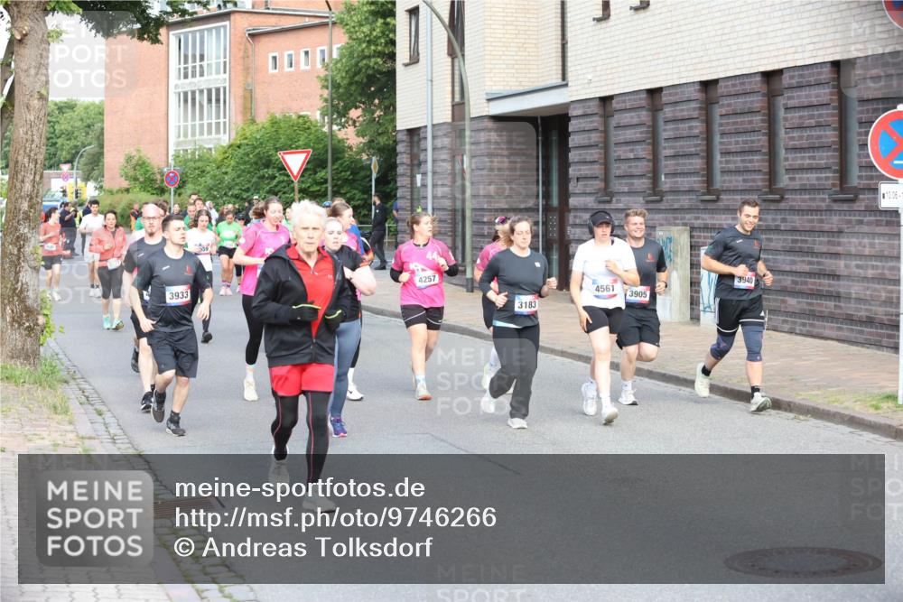 12.06.2026 - Holstenköstenlauf Andreas Tolksdorf http://msf.ph/oto/9746266 12.06.2026 19:13:28 Laufen 44, 4257, 3933, 3940, 4561, 3905, 3183, 10, 06 meine-sportfotos.de