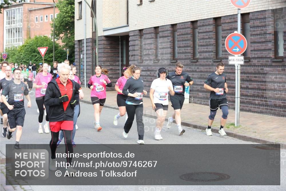 12.06.2026 - Holstenköstenlauf Andreas Tolksdorf http://msf.ph/oto/9746267 12.06.2026 19:13:28 Laufen 44, 4257, 3905, 425, 940, 3933, 183, 4561, 10, 06, 15, 06, 26 meine-sportfotos.de