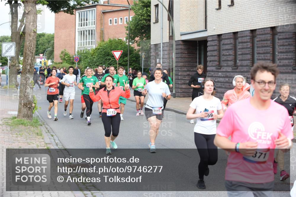 12.06.2026 - Holstenköstenlauf Andreas Tolksdorf http://msf.ph/oto/9746277 12.06.2026 19:13:33 Laufen 3695, 2690, 412, 3113, 3182, 3115, 3522, 59, 200, 371, 54 meine-sportfotos.de
