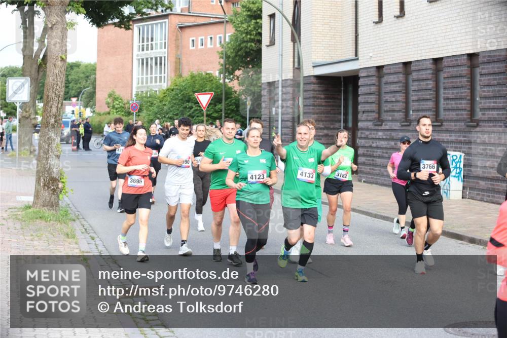 12.06.2026 - Holstenköstenlauf Andreas Tolksdorf http://msf.ph/oto/9746280 12.06.2026 19:13:36 Laufen 437, 3695, 5901, 3182, 4133, 4123, 3766 meine-sportfotos.de
