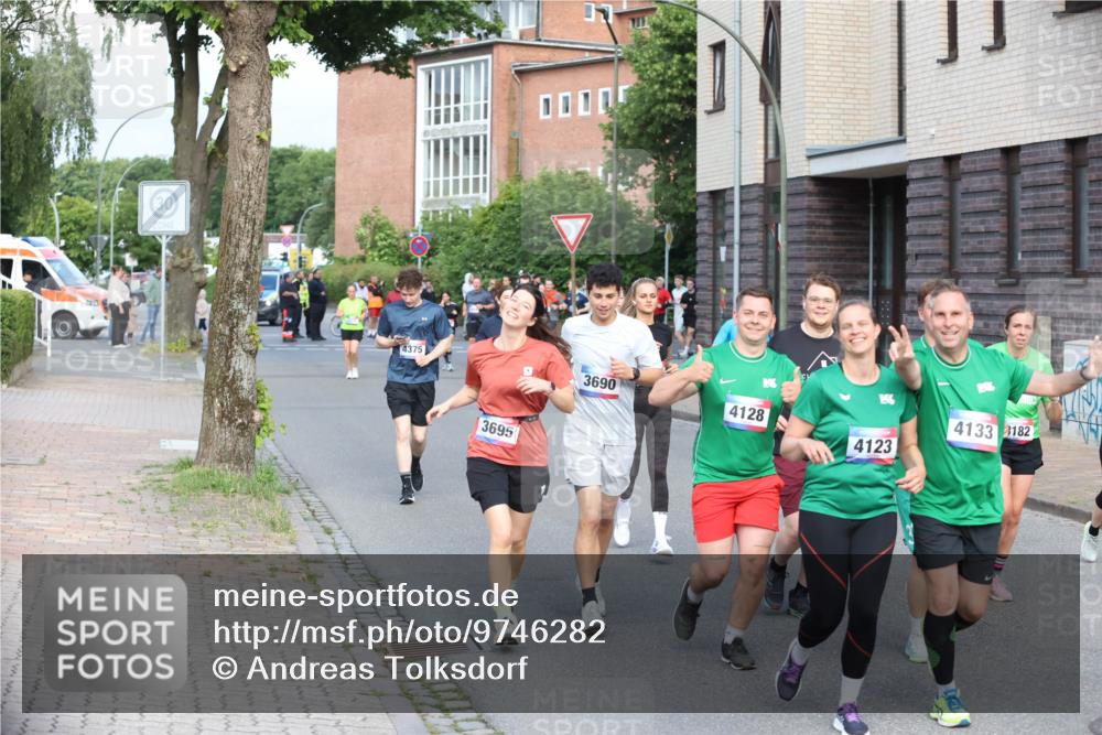 12.06.2026 - Holstenköstenlauf Andreas Tolksdorf http://msf.ph/oto/9746282 12.06.2026 19:13:37 Laufen 4375, 3695, 3690, 4128, 4133, 3182, 4123 meine-sportfotos.de