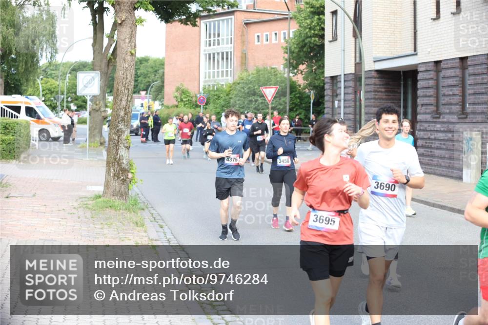 12.06.2026 - Holstenköstenlauf Andreas Tolksdorf http://msf.ph/oto/9746284 12.06.2026 19:13:39 Laufen 3, 4375, 3458, 3695, 3690 meine-sportfotos.de