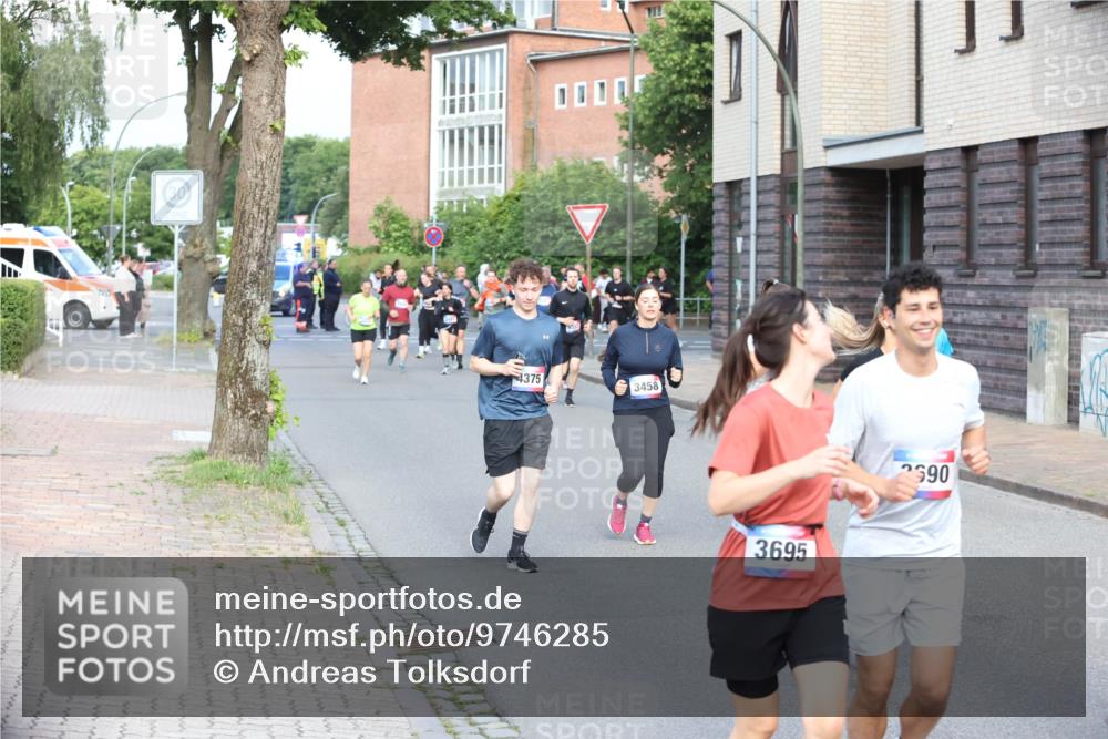 12.06.2026 - Holstenköstenlauf Andreas Tolksdorf http://msf.ph/oto/9746285 12.06.2026 19:13:39 Laufen 4375, 3458, 3695, 2690 meine-sportfotos.de