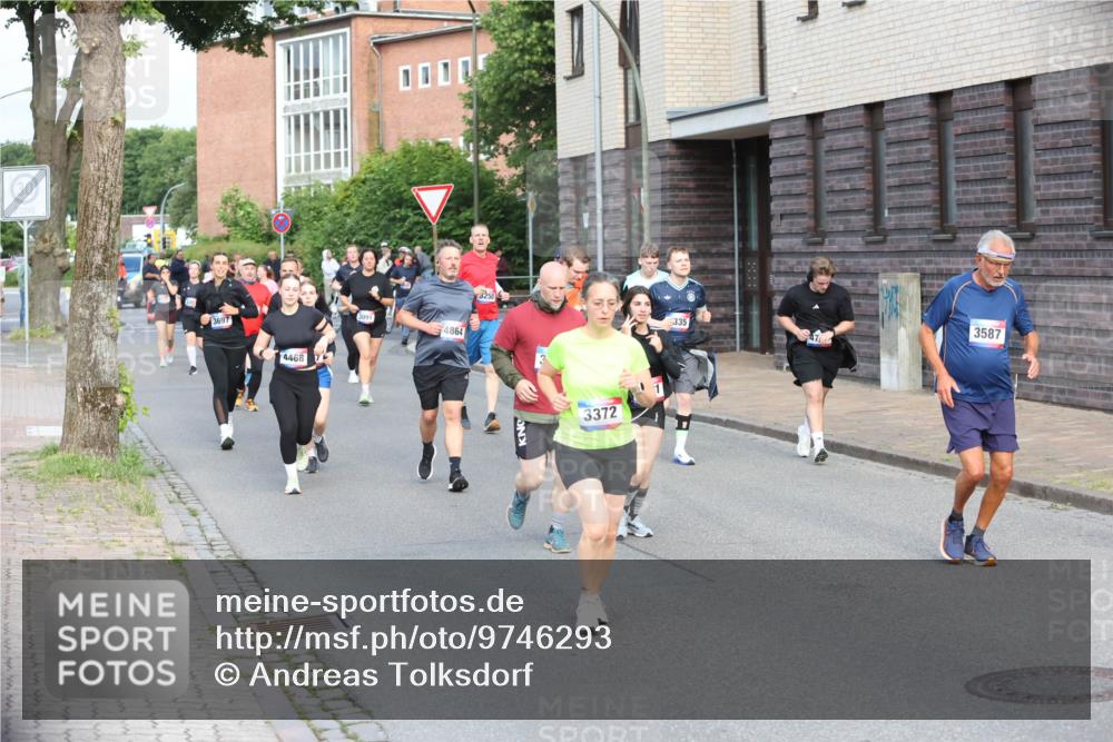 12.06.2026 - Holstenköstenlauf Andreas Tolksdorf http://msf.ph/oto/9746293 12.06.2026 19:13:49 Laufen 3697, 4468, 4864, 3250, 3372, 335, 3587, 47 meine-sportfotos.de