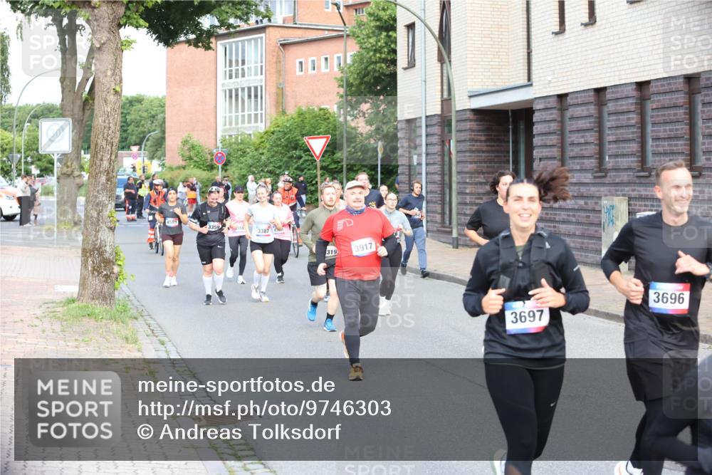 12.06.2026 - Holstenköstenlauf Andreas Tolksdorf http://msf.ph/oto/9746303 12.06.2026 19:13:55 Laufen 3, 3359, 3387, 319, 3917, 3697, 3696 meine-sportfotos.de