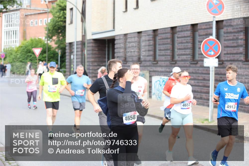 12.06.2026 - Holstenköstenlauf Andreas Tolksdorf http://msf.ph/oto/9746333 12.06.2026 19:14:26 Laufen 3598, 29, 3596, 4658, 4657, 32, 4913 meine-sportfotos.de