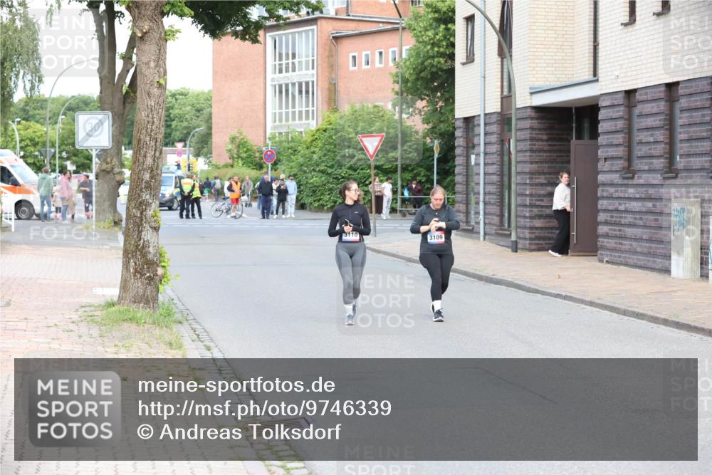 12.06.2026 - Holstenköstenlauf Andreas Tolksdorf http://msf.ph/oto/9746339 12.06.2026 19:14:40 Laufen 3, 3, 0000, 3110, 3109 meine-sportfotos.de