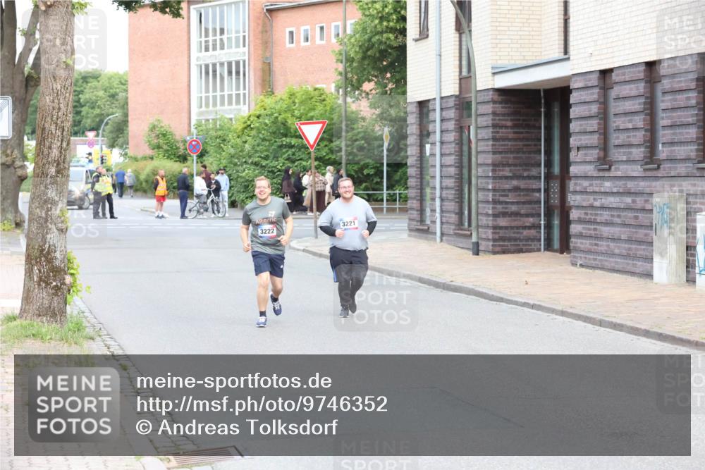12.06.2026 - Holstenköstenlauf Andreas Tolksdorf http://msf.ph/oto/9746352 12.06.2026 19:15:16 Laufen 3222, 3221 meine-sportfotos.de