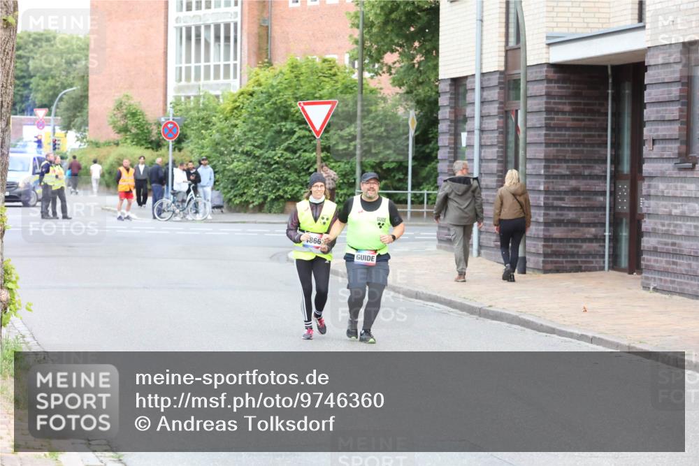 12.06.2026 - Holstenköstenlauf Andreas Tolksdorf http://msf.ph/oto/9746360 12.06.2026 19:15:37 Laufen 866 meine-sportfotos.de