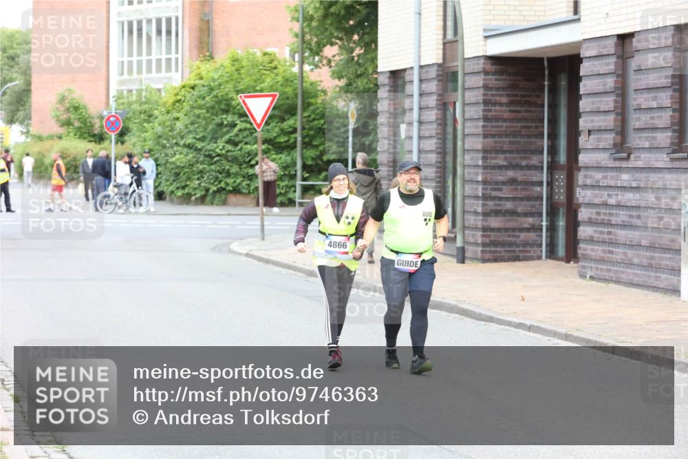 12.06.2026 - Holstenköstenlauf Andreas Tolksdorf http://msf.ph/oto/9746363 12.06.2026 19:15:39 Laufen 4866 meine-sportfotos.de