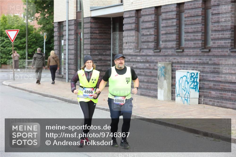 12.06.2026 - Holstenköstenlauf Andreas Tolksdorf http://msf.ph/oto/9746367 12.06.2026 19:15:41 Laufen 4866 meine-sportfotos.de
